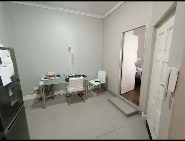 1 BEDROOM APARTMENT TO LET IN RONDEBOSCH VILLAGE